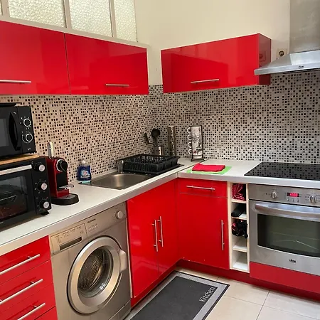 One-bedroom Near Promenade Des *